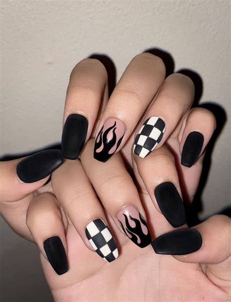 grunge nails|stylish grunge nails.